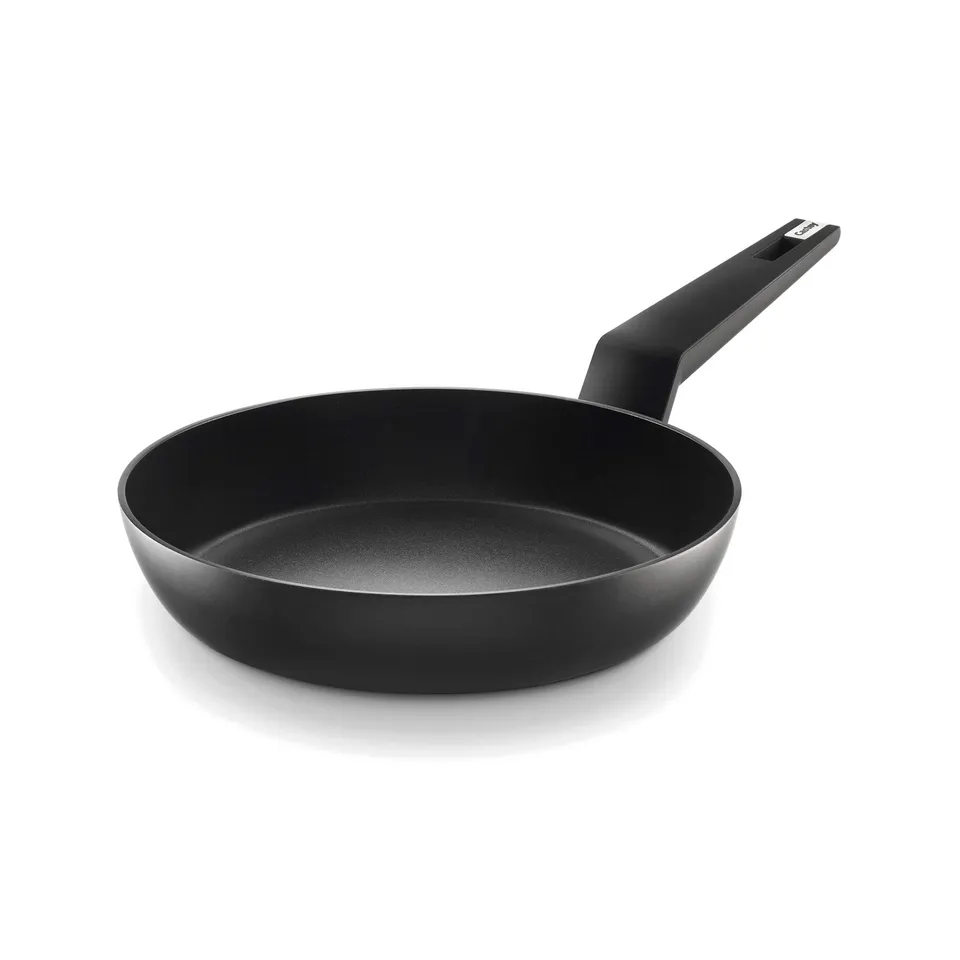 castey-titanium-tt-18-sart-n-de-inducci-n-18-cm-de-aluminio-fundido-negro-con-an image 1