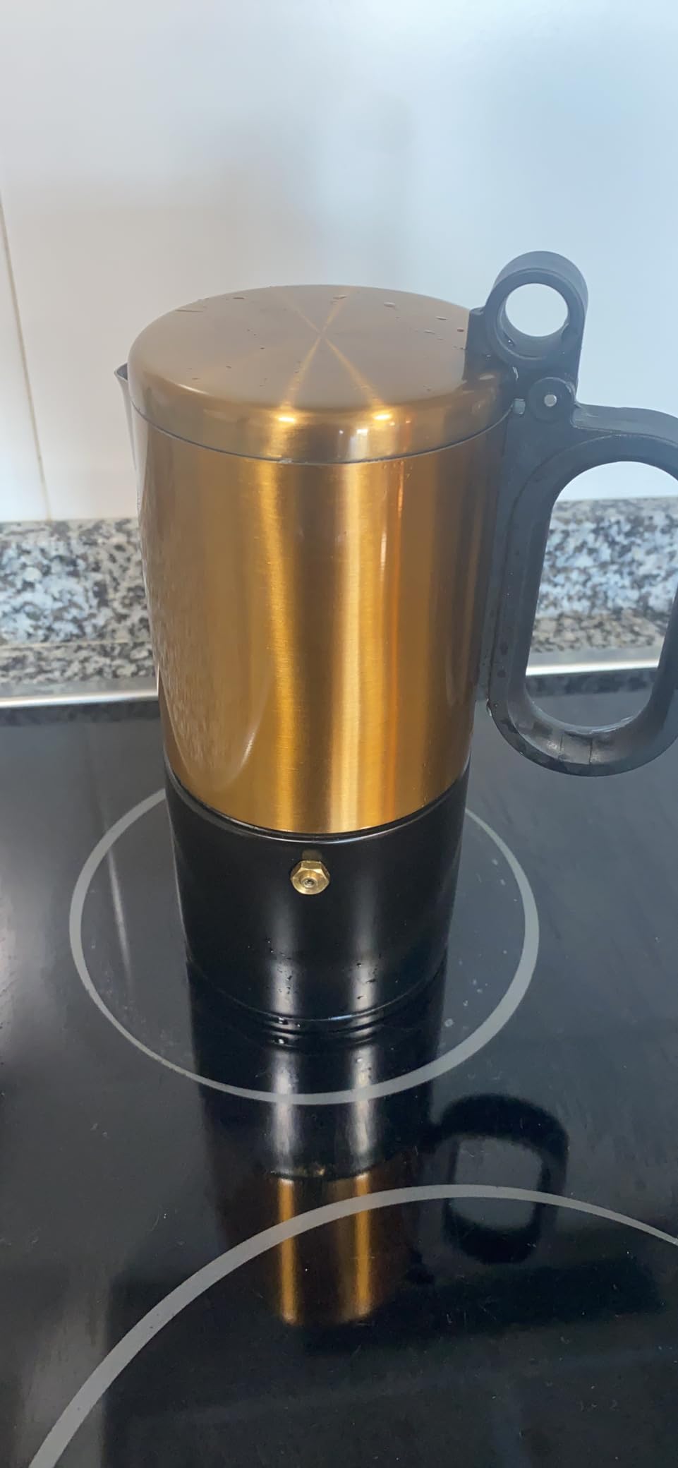 Buena cafetera para 6 tazas