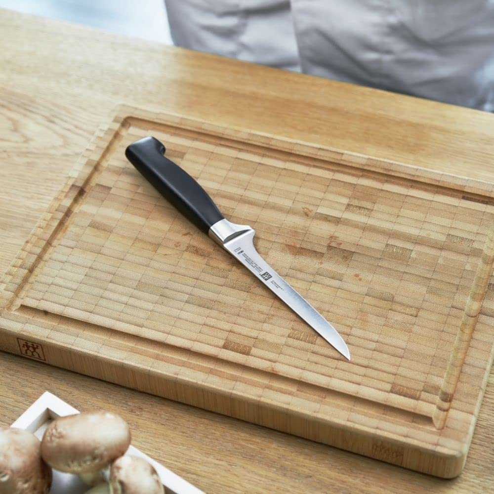 zwilling-four-star-cuchillo-para-deshuesar-de-acero-inoxidable-forjado image 3