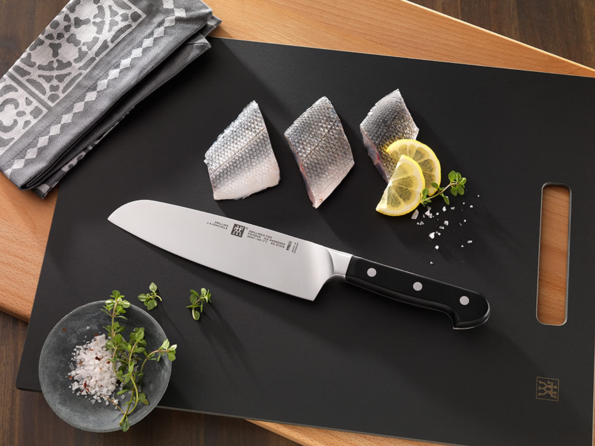 zwilling-santoku-pro-cuchillo-santoku-de-acero-inoxidable-forjado-dise-o-matteo- image 2