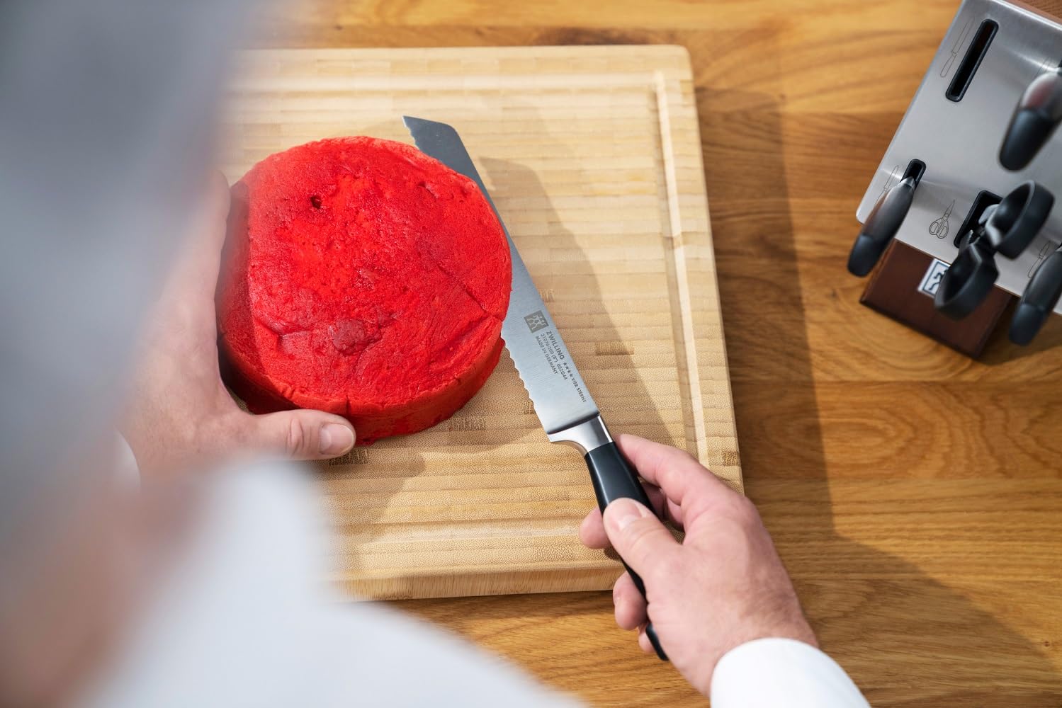 zwilling-four-star-cuchillo-de-pan-20-cm-con-filo-dentado-acero-friodur-forjado- image 3