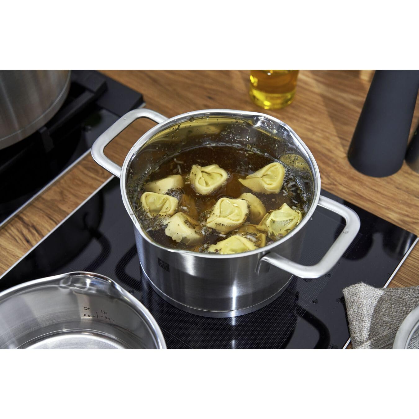 zwilling-trueflow-bater-a-de-cocina-de-acero-inoxidable-18-10-5-piezas-con-tapa- image 8