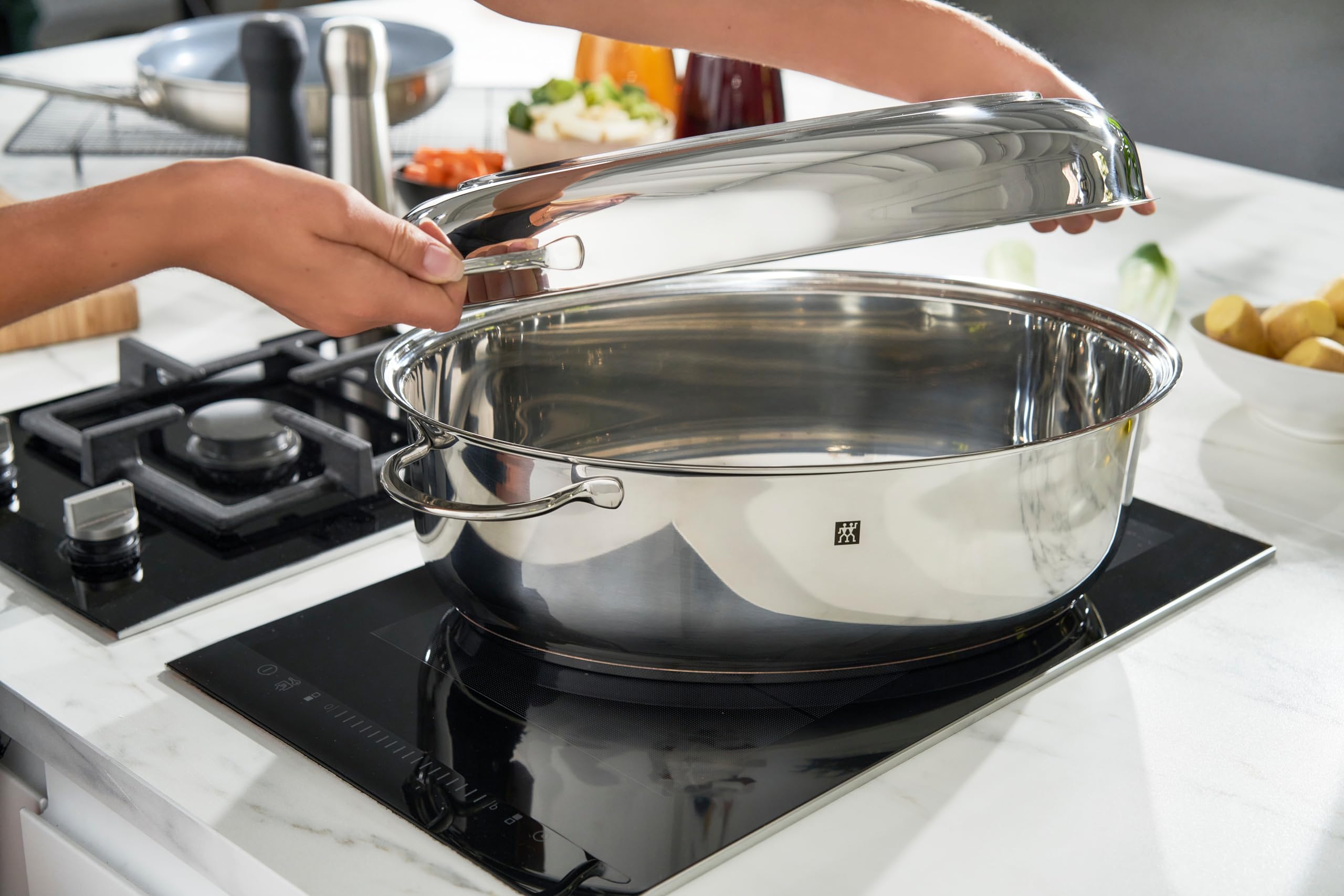 zwilling-plus-asador-ovalado-con-tapa-y-rejilla-8-5-l-38-cm-acero-inoxidable-18- image 4